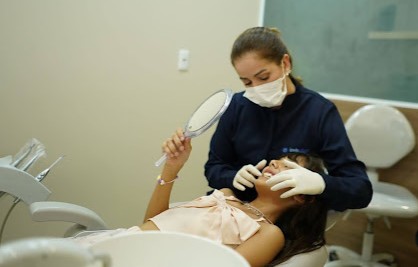 Tratamento ortodôntico infantil: quando iniciar e por que isso faz toda a diferença
